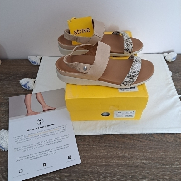Strive Isla sandal almond snake glamour 8.5 NWT - Picture 2 of 9